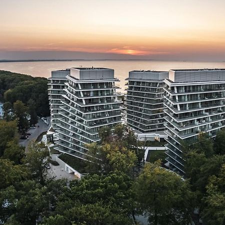 Prywatne Apartamenty Sun & Snow W Wave Z Basenem Miedzyzdroje Kültér fotó